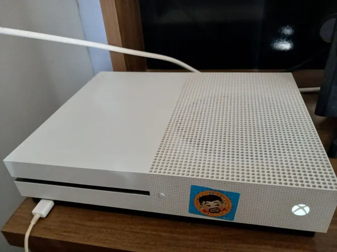 Xbox one S 1 terabyte + controle