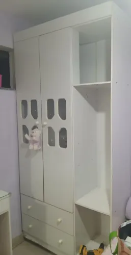 GUARDA ROUPA INFANTIL SEMI NOVO