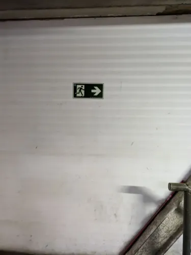 Placa fotoluminescentes ABNT NBR - Saída, Rota de fuga, proibição 