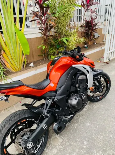 Z1000 laranja muito nova 