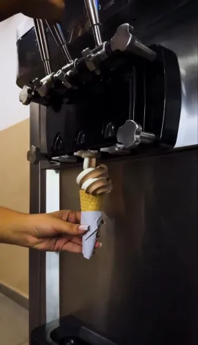 Vende-se máquina de sorvete e açaí expresso