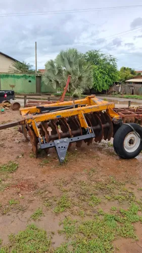 Grade aradora pesada 18x28 discos novo mancal a oleo novo, disco usado em 20 há so marca 