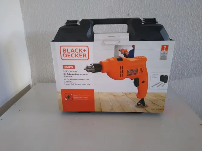 Furadeira de Impacto BLACK+DECKER 10mm, 220V | BED710550K, 550W, com Acessórios e Maleta