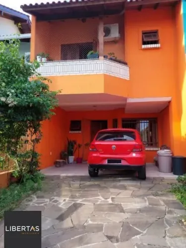 Sobrado em Porto Alegre, no bairro Espírito Santo, com 3 dormitório(s), e 3 banh