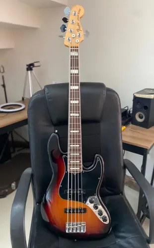 Baixo Fender American Deluxe Jazz Bass V 5 cordas Sunburst