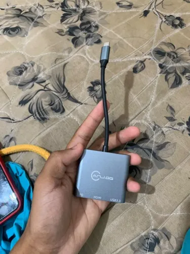 Hub USB-C para HDMI + USB carregamento --- como novo