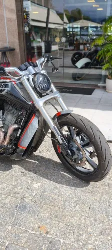 Harley Davidson muscle customizada