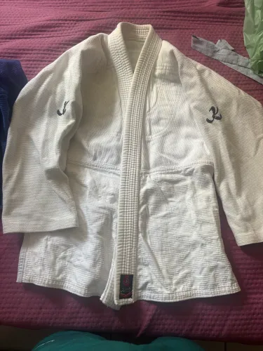VENDO 2 KIMONOS JUDÔ SÓ O WAGI. 