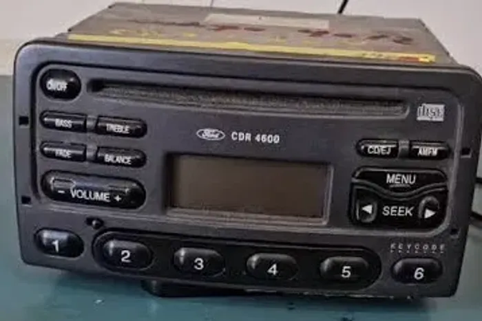 Rádio Ford cdr4600 original FIC com code