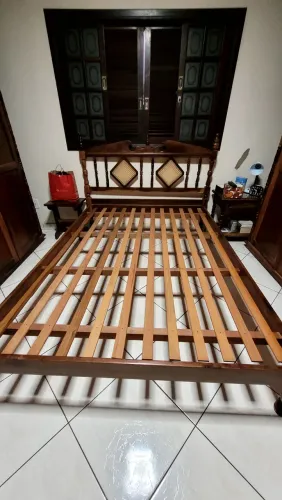 Cama de casal madeira maciça 
