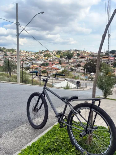 bicicleta montadinha zera! tudo de loja