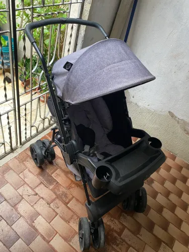 Vendo carrinho de bebê