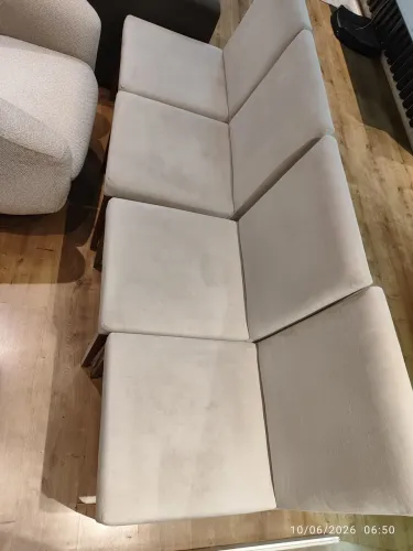 Vendo 4 cadeiras de Jantar, Conjunto na cor Off, no tecido Sued Aveludado, lindas