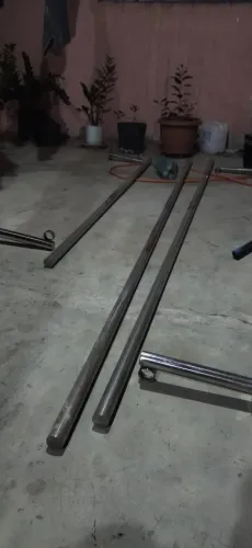 Arara em inox para pendurar os cabides  