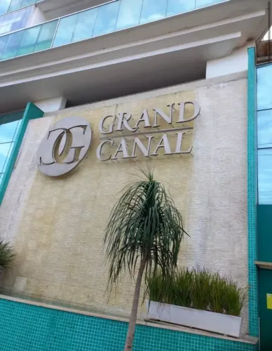 JCC - Loja Grand Canal tem 23 metros quadrados em Praia da Costa - Vila Velha - ES