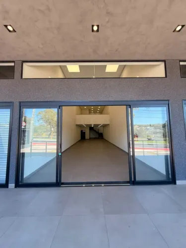 Loja em galeria para locação na Av. Comendador José da Silva Martha em Bauru-SP.