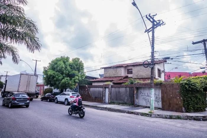 Casa, 500m², Escritório, 3/4, no Bairro Sacramenta.