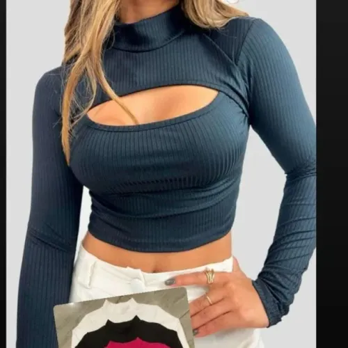 Cropped gringo manga longa canelado preto,branco e nude .