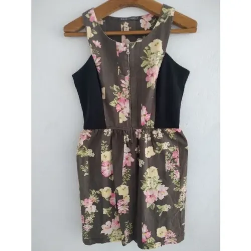 Vestido curto zíper frontal