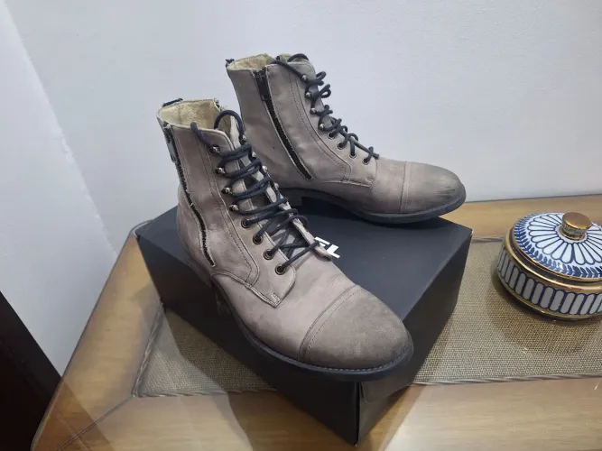 Bota Diesel raríssima 