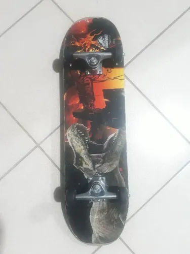 Skate praticamente novo.