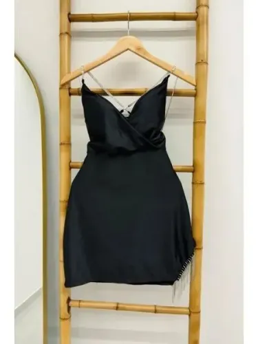 Vendo 2 vestidos novos na etiqueta