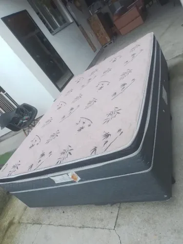 Vendo cama casal conjugada de molas em excelente estado