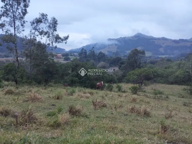 Terreno à Venda em Imaruí - SC | 35.000 m² com Vista Deslumbrante para a Lagoa de Imaruí.