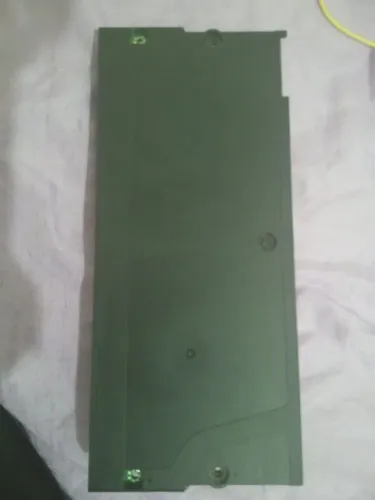 Fonte original ps4 pro só liga em 220v