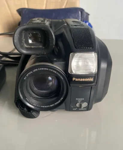 Filmadora Panasonic PalmSight PV-L677 16x Zoom