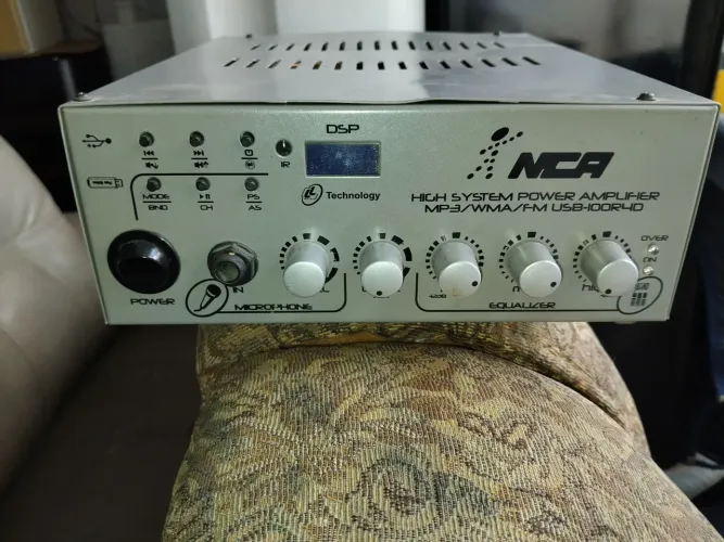 Amplificador NCA modelo usb100r4d. 100wts rms.