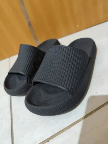 Chinelo Slide Preto Confortável e estiloso