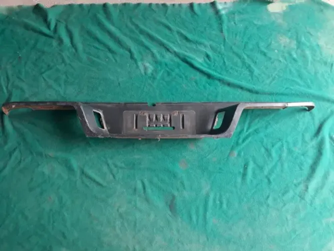 Aplique Do Parachoque Traseiro Ranger t9 2013/22 original usado