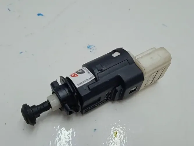 1217 Interruptor Sensor Luz Freio Renault Sandero Logan Kwid *1