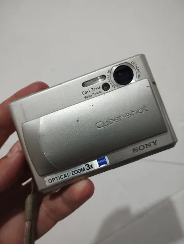 Câmera Digital Sony Cyber-shot DSC T1 5 megapixels 