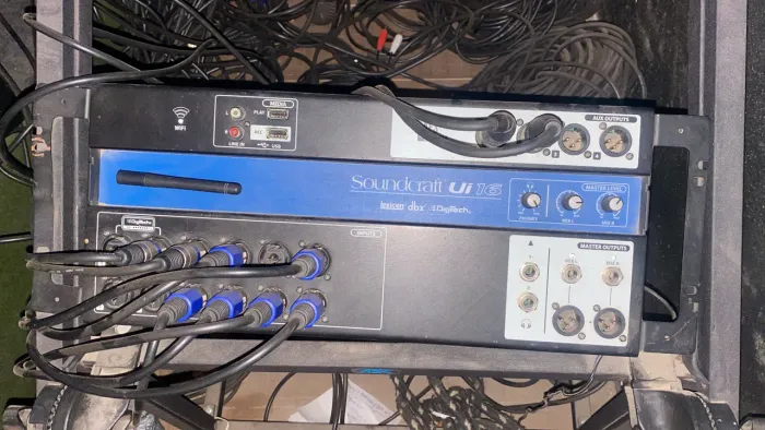 Mesa de som digital 16UI