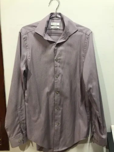 camisa manga longa  cor roxa marca calvin klein