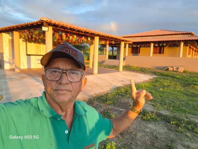 Belíssima casa alto padrão com 3/4, suite, cozinha americana quiosque parque infantil