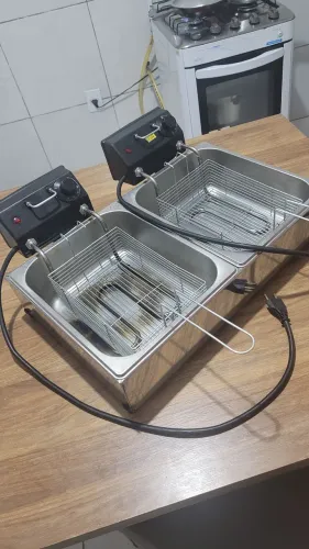 Fritadeira elétrica com duas cubas