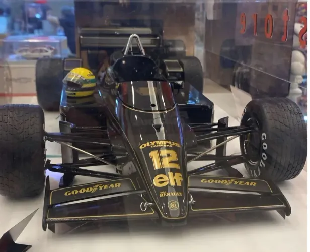 Miniatura 1:8 gigante ayrton senna lotus único dono sem detalhes impecável deagostini