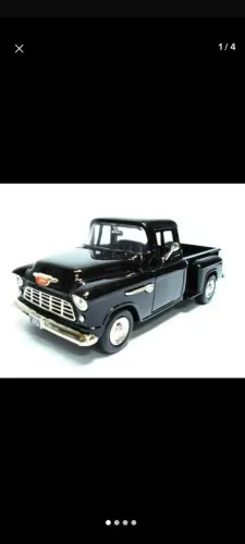 Miniatura Chevy Stepside 1955. Preto. Motor Max. Escala 1:24