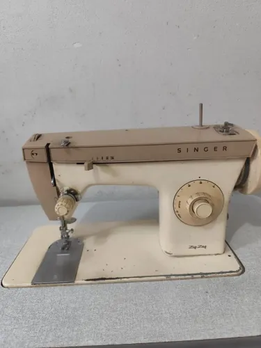Máquina de Costura Singer Usada - Bom estado