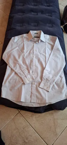 Camisas Sociais Masculinas Cinza claro tam 2 e Cinza escuro tam 3. 25,00 cada 