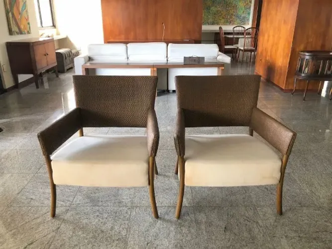 02 Cadeiras em fibra Saccaro