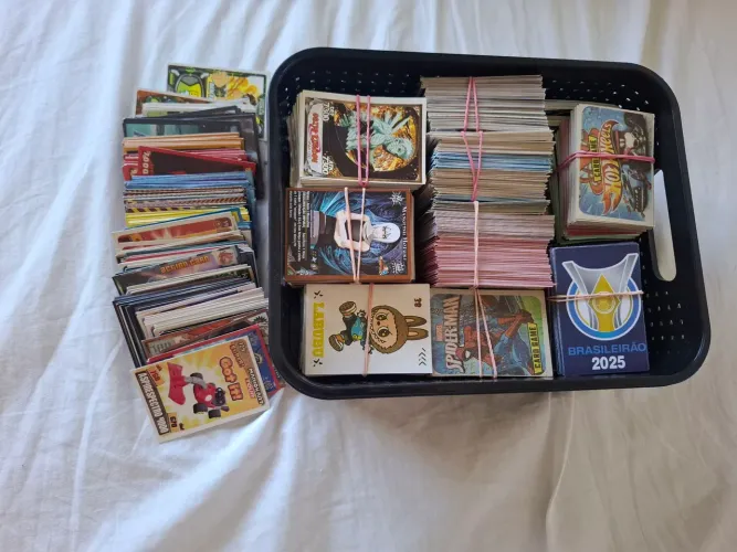 Coleção enorme de cartinhas de bater bafo colecionaveis