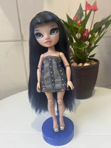 Boneca Rainbow High