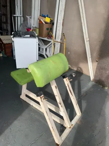 Banco Scott para exercícios de musculação