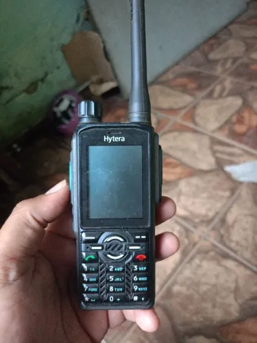 Vendo rádio comunicador hytera modelo pt590 de longo alcance 