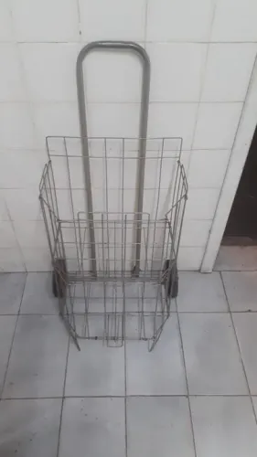 Carrinho reforçado, excelente para quem vai em feiras