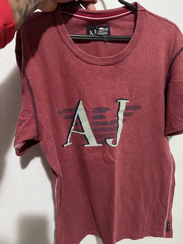 Camiseta Armani Jeans vinho